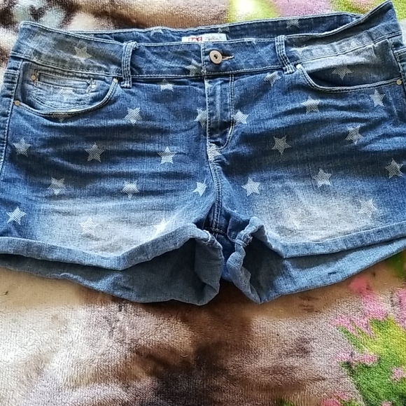 lei ashley low rise shorts